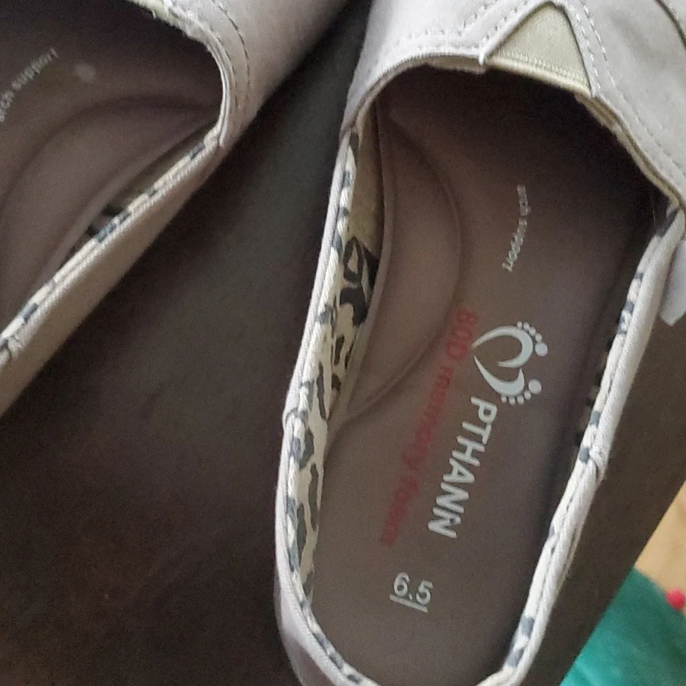 Shoes - Picture 2 of 3